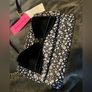 Betsy Johnson cross-body NWT bow and diamonds 💎 🎀